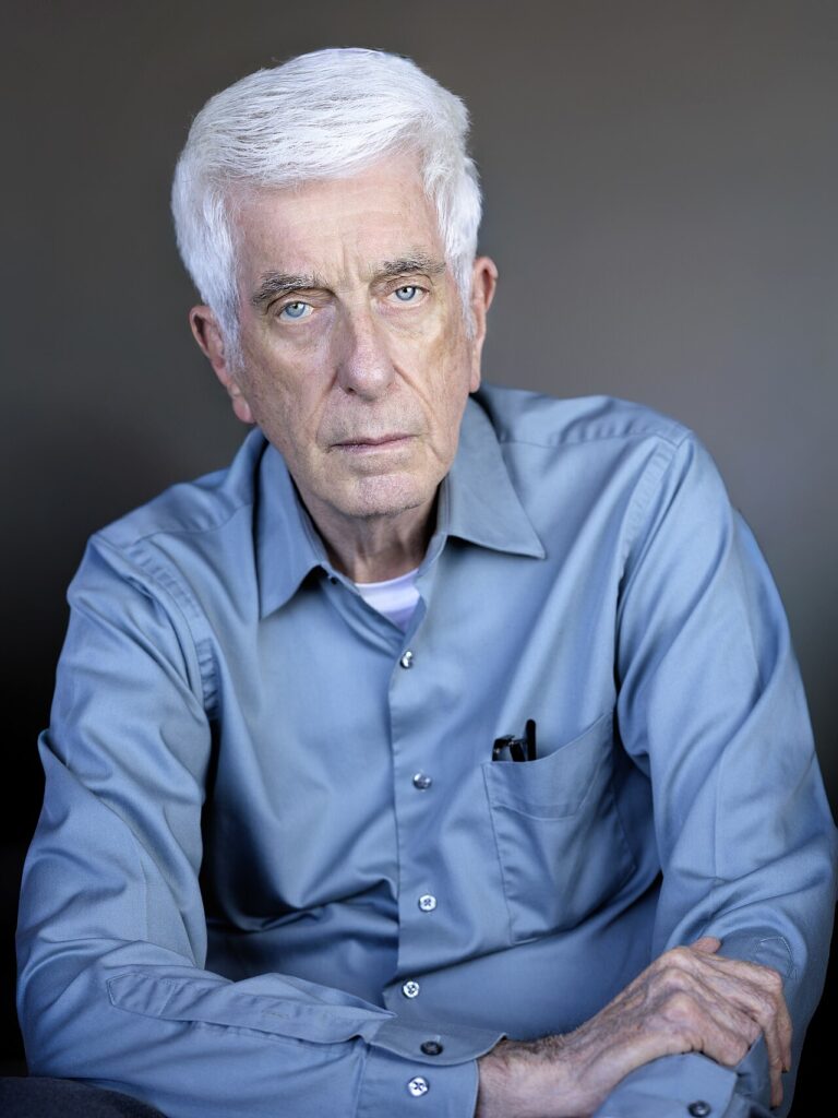 O kameny se velmi zajímá i slavný francouzský ufolog Jacques Vallée.