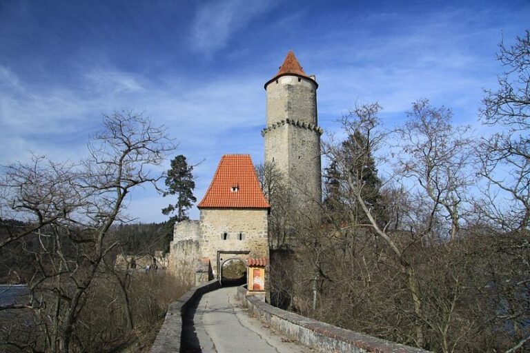 S řádem Templářů bývá často spojován hrad Zvíkov. Foto: Chmee2/Creative Commons/CC BY-SA 3.0