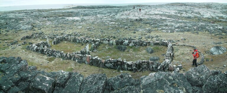 Jedno z Leeho archeologických nalezišť v Kanadě (dnes poblíž inuitských osad)