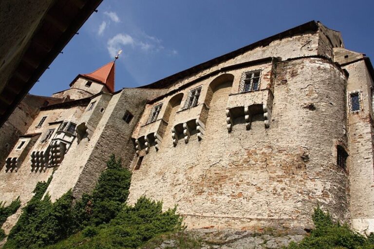V prostorách hradu Pernštejn se zjevuje Adléta. Foto: Ptrantina/Creative Commons/CC BY-SA 3.0