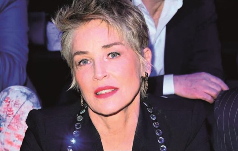 V roce 2001, vinou protržení tepny, upadla na 9 dní do kómatu herečka Sharon Stone (*1958).
