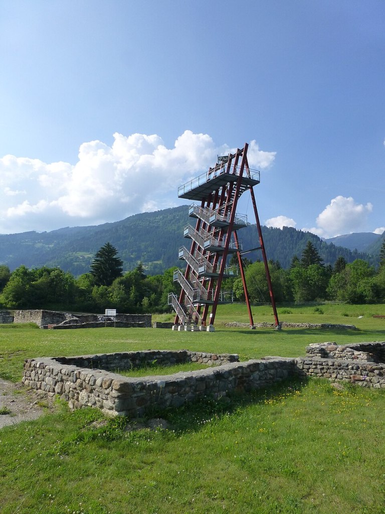 Pro návštěvníky archeologické lokality byla vybudována vyhlídková věž.