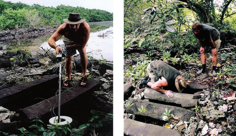 Právě záhadné podzemní prostory a údajné kosti obrů hledá v Nan Madolu česká výprava v roce 2002. I v tzv. Dänikenově studni…